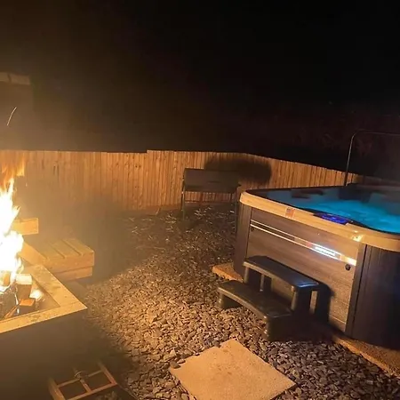 度假居 Paulton - Sleeps 2 - Petfriendly - Hottub - Garden *