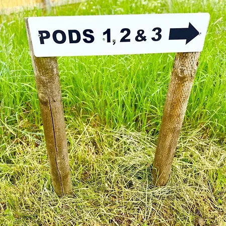 Paulton - Sleeps 2 - Petfriendly - Hottub - Garden Holiday home